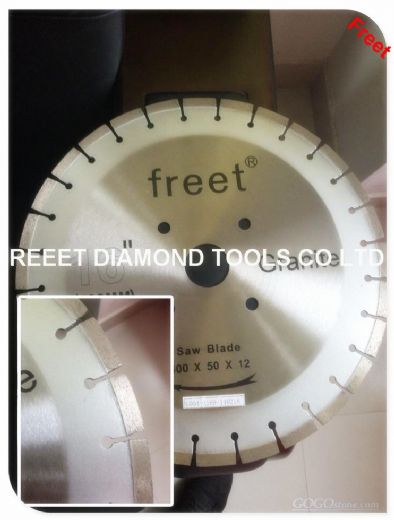 Diamond cutting saw blades