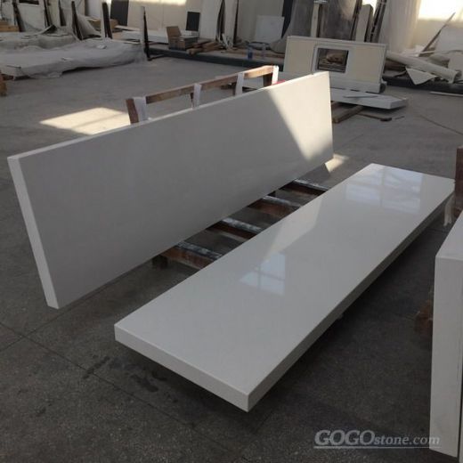 White quartz kitchen top
