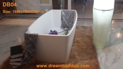 Freestanding corian bathtub