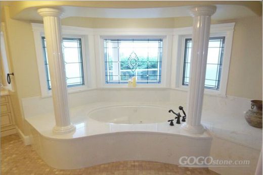 Beautiful Marble Bathtub with Pillar