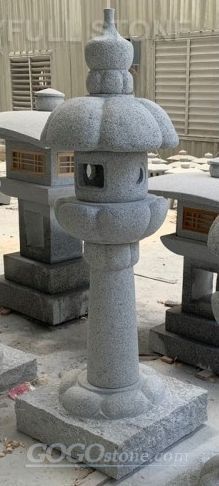 Japanese garden Yoshino stone lanterns