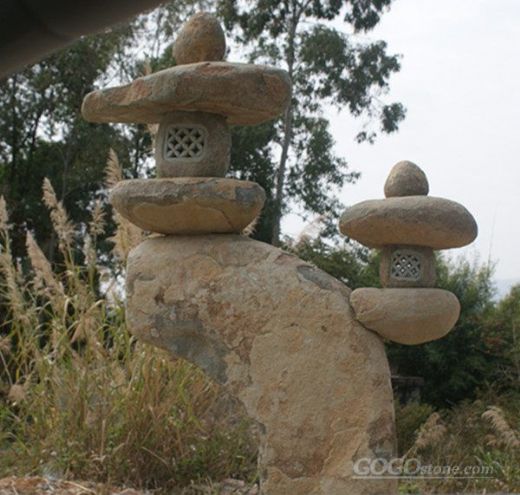 Garden stone lantern river rock mushroom