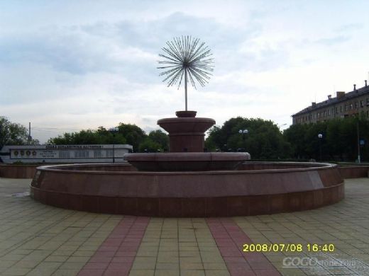 Isola pink Square of "Metallurgist" cultural Palace