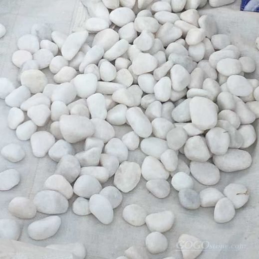 tumbled small snow white pebbles